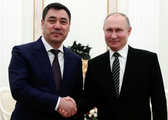 Президент РФ В. Путин провел переговоры с президентом Киргизии С. Жапаровым
