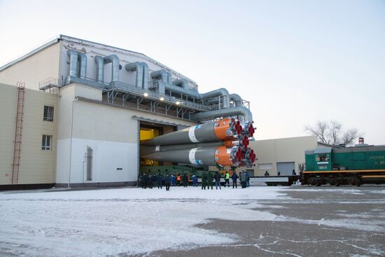 Вывоз РН "Союз-2" с КА "Арктика-М"