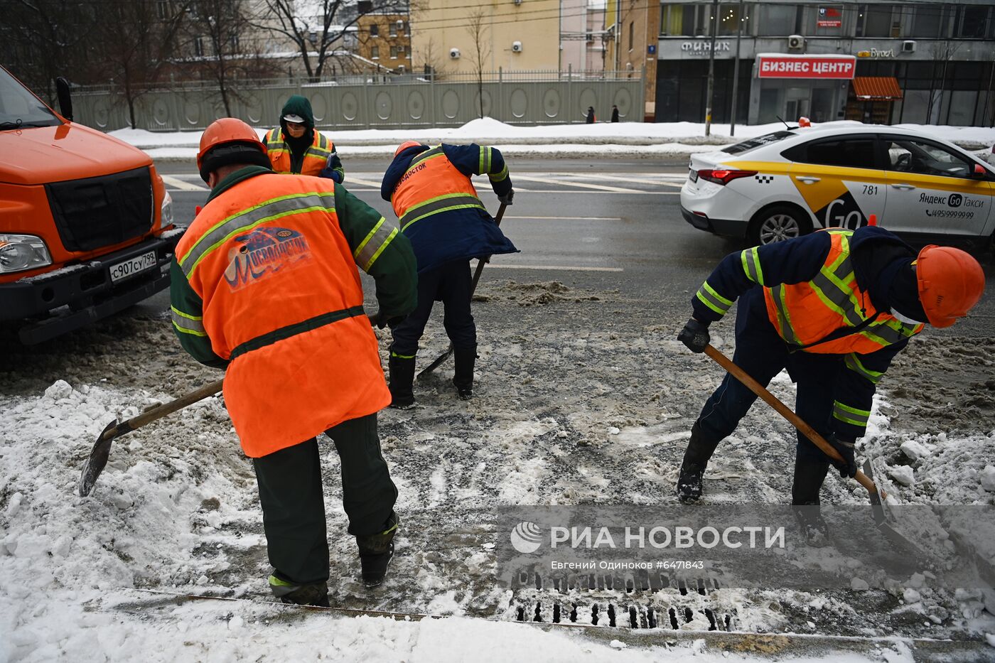 Работы по очистке водоприемных колодцев