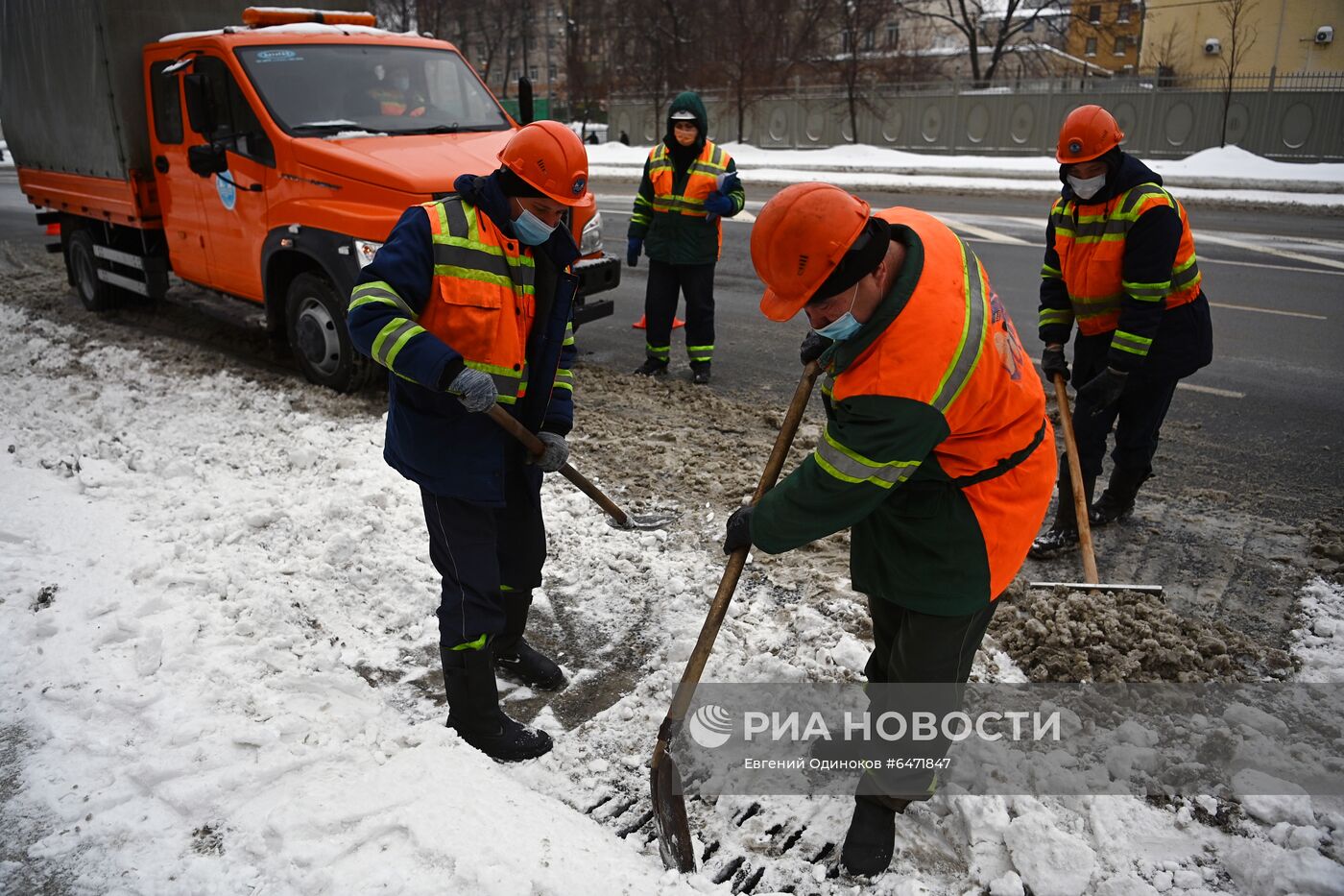 Работы по очистке водоприемных колодцев