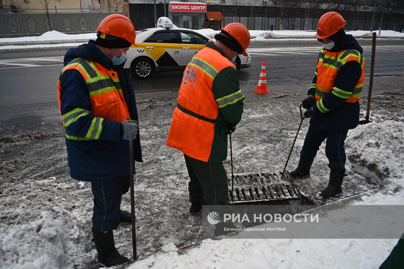 Работы по очистке водоприемных колодцев