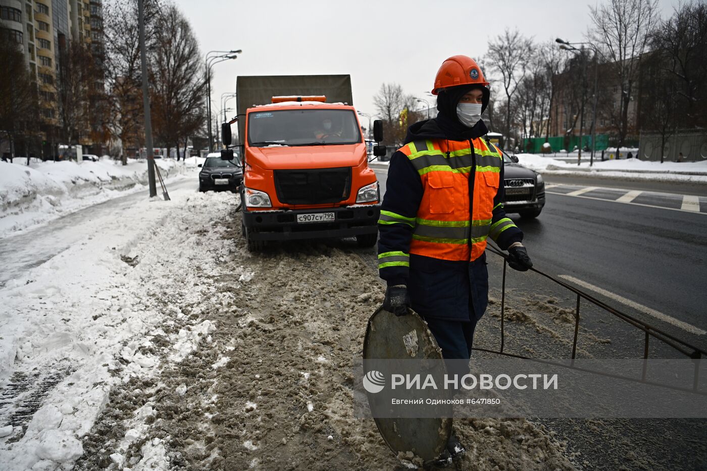 Работы по очистке водоприемных колодцев