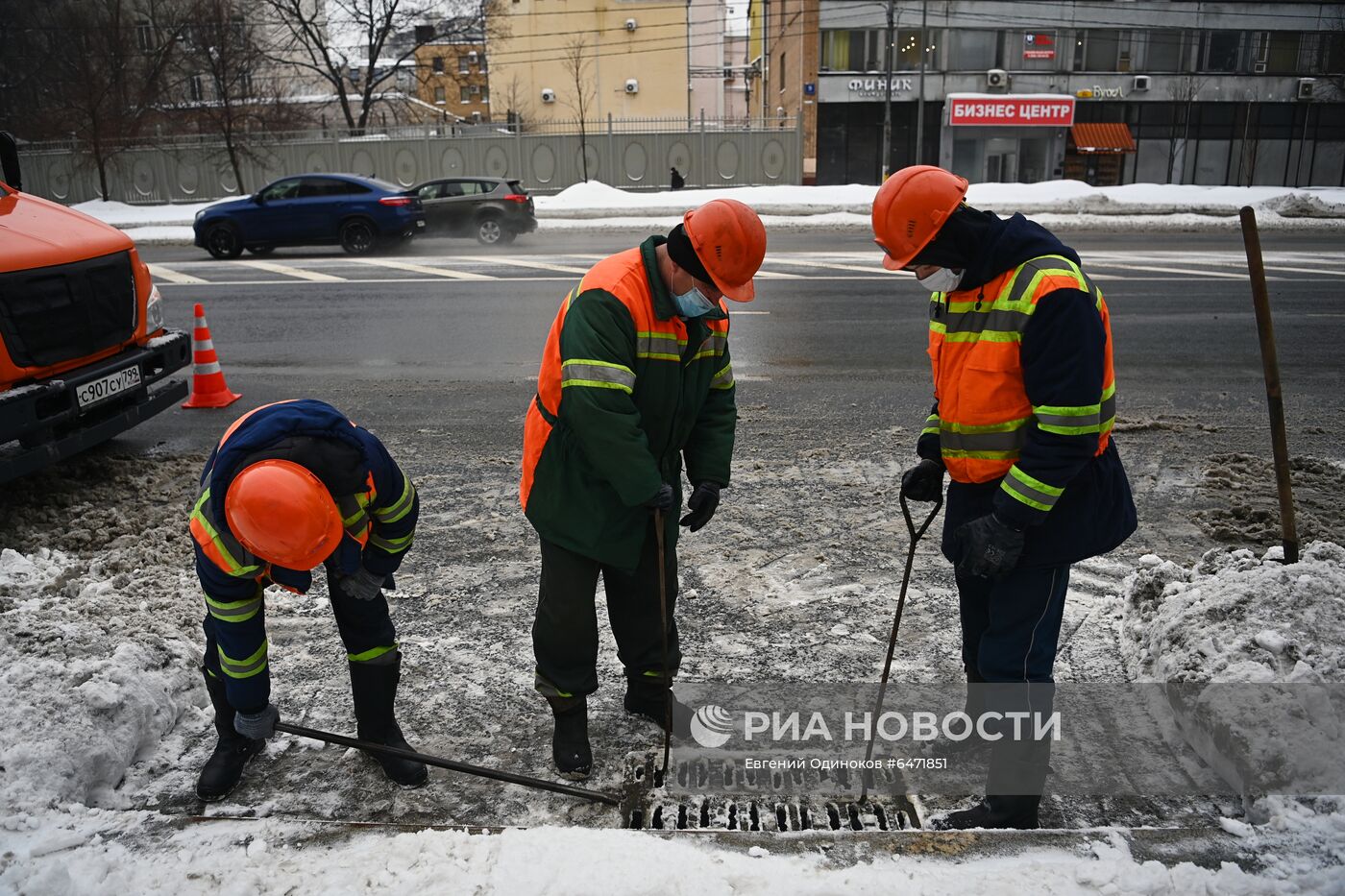 Работы по очистке водоприемных колодцев