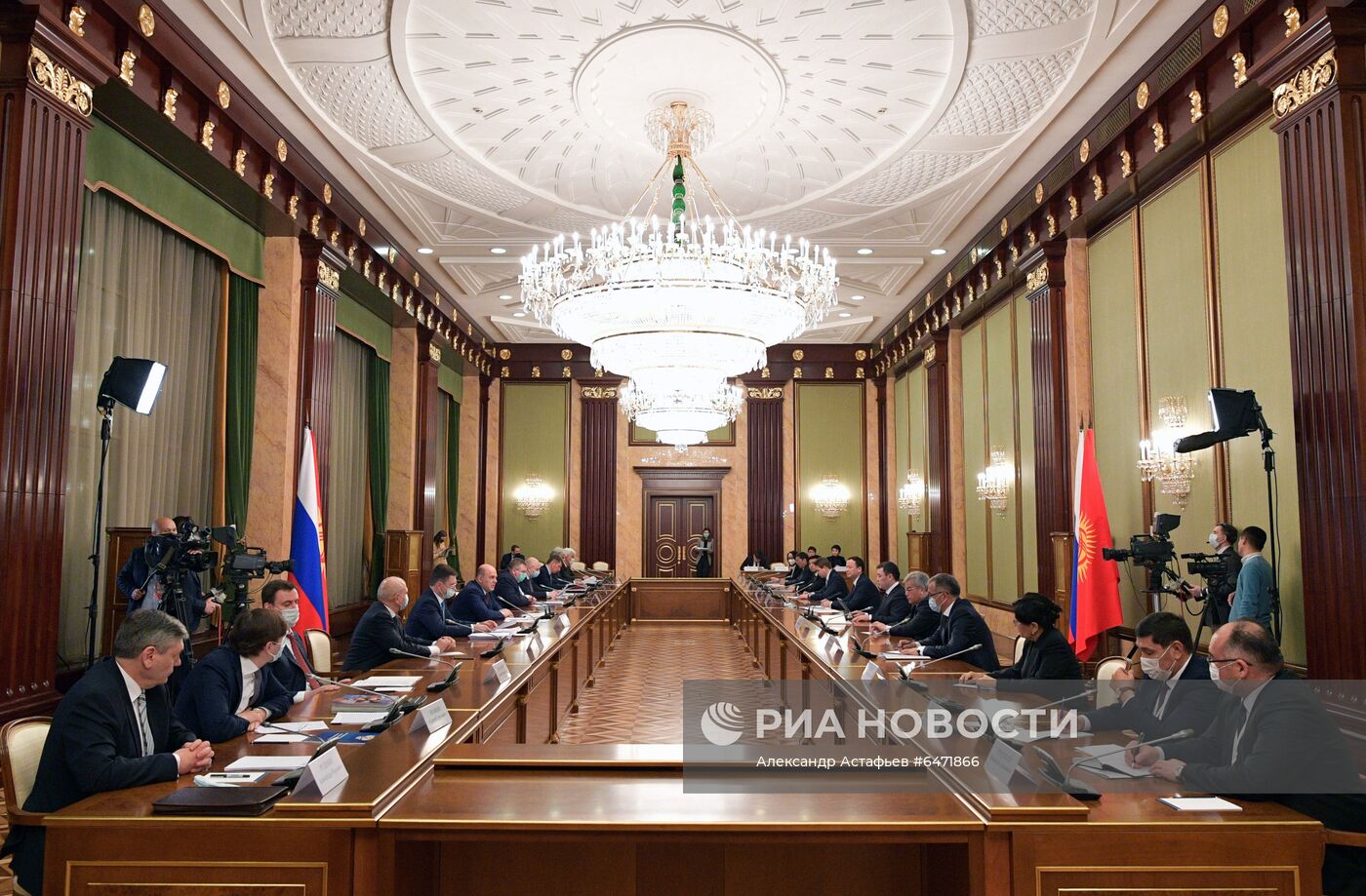 Встреча премьер-министра РФ М. Мишустина с президентом Киргизии С. Жапаровым