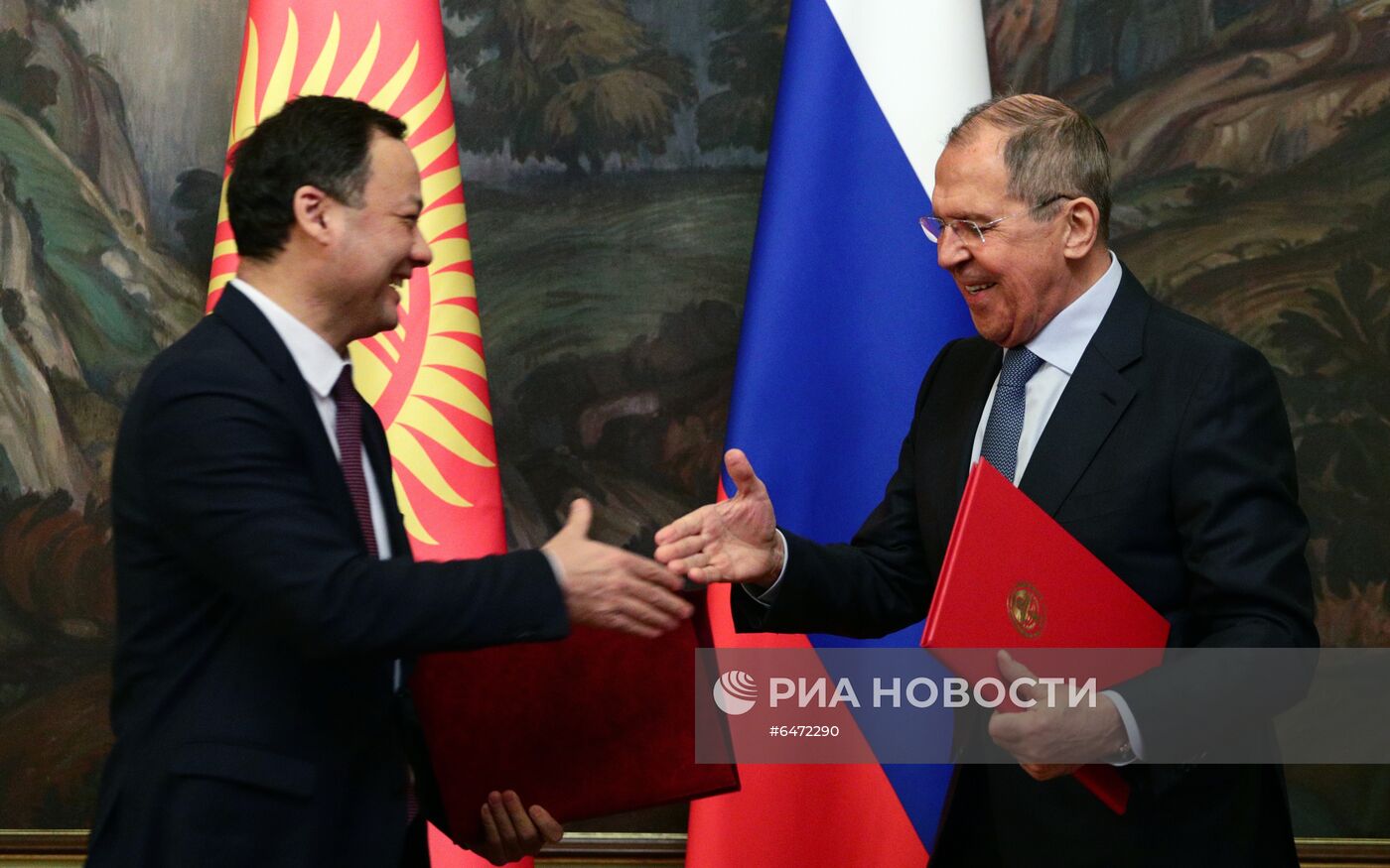 Встреча глав МИД РФ и Киргизии С. Лаврова и Р. Казакбаева