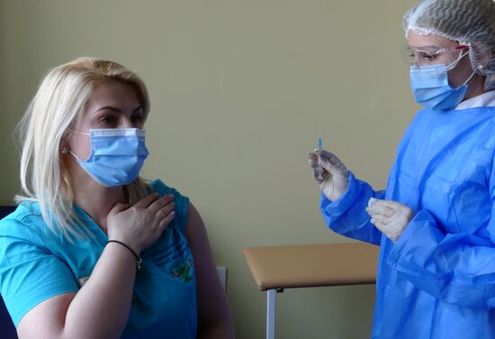 На Украине началась вакцинация от коронавируса