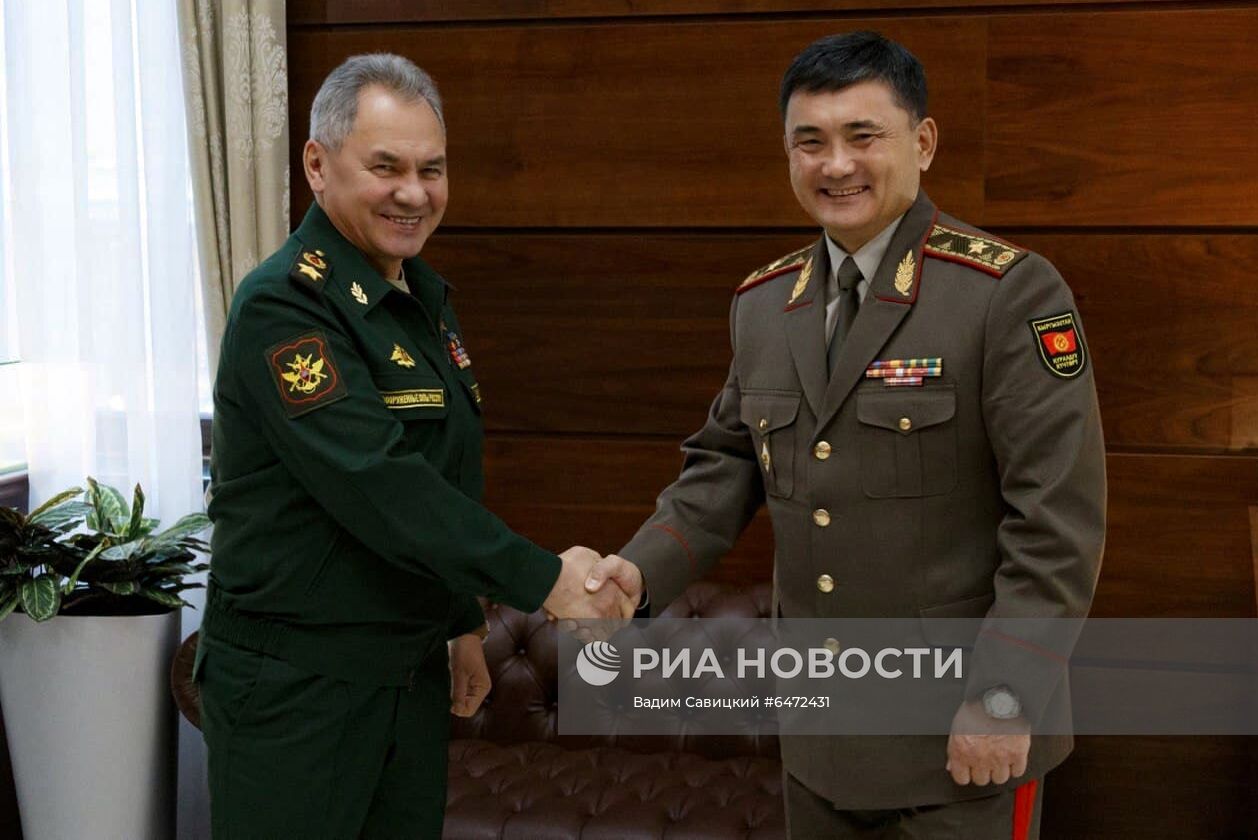 Встреча министров обороны России и Киргизии С. Шойгу и Т. Омуралиева