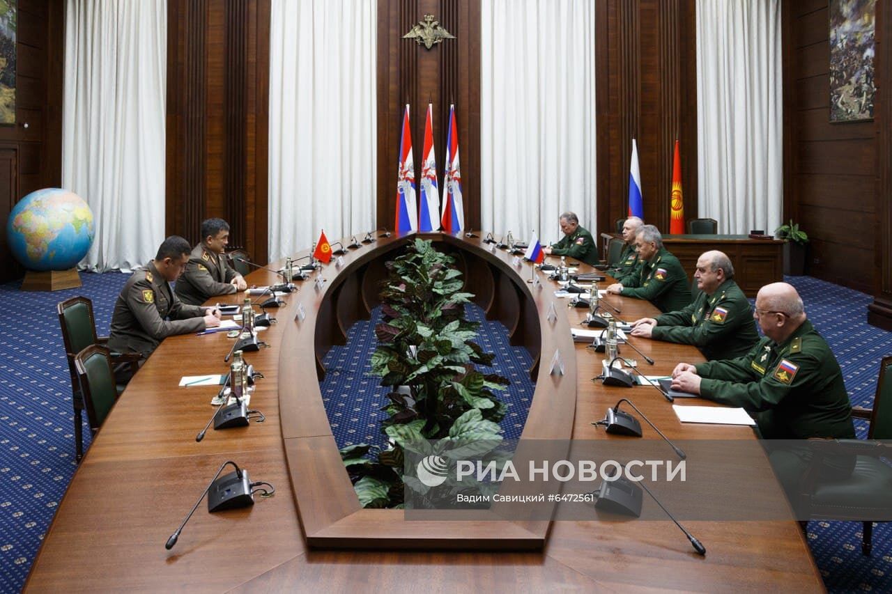 Встреча министров обороны России и Киргизии С. Шойгу и Т. Омуралиева