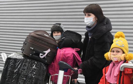 Выехавшие из КНДР на дрезине дипломаты вернулись в Россию