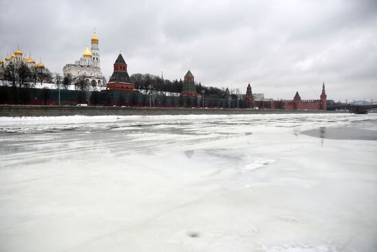 Теплая погода в Москве