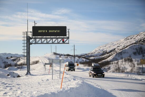 Снеговой затор у села Териберка