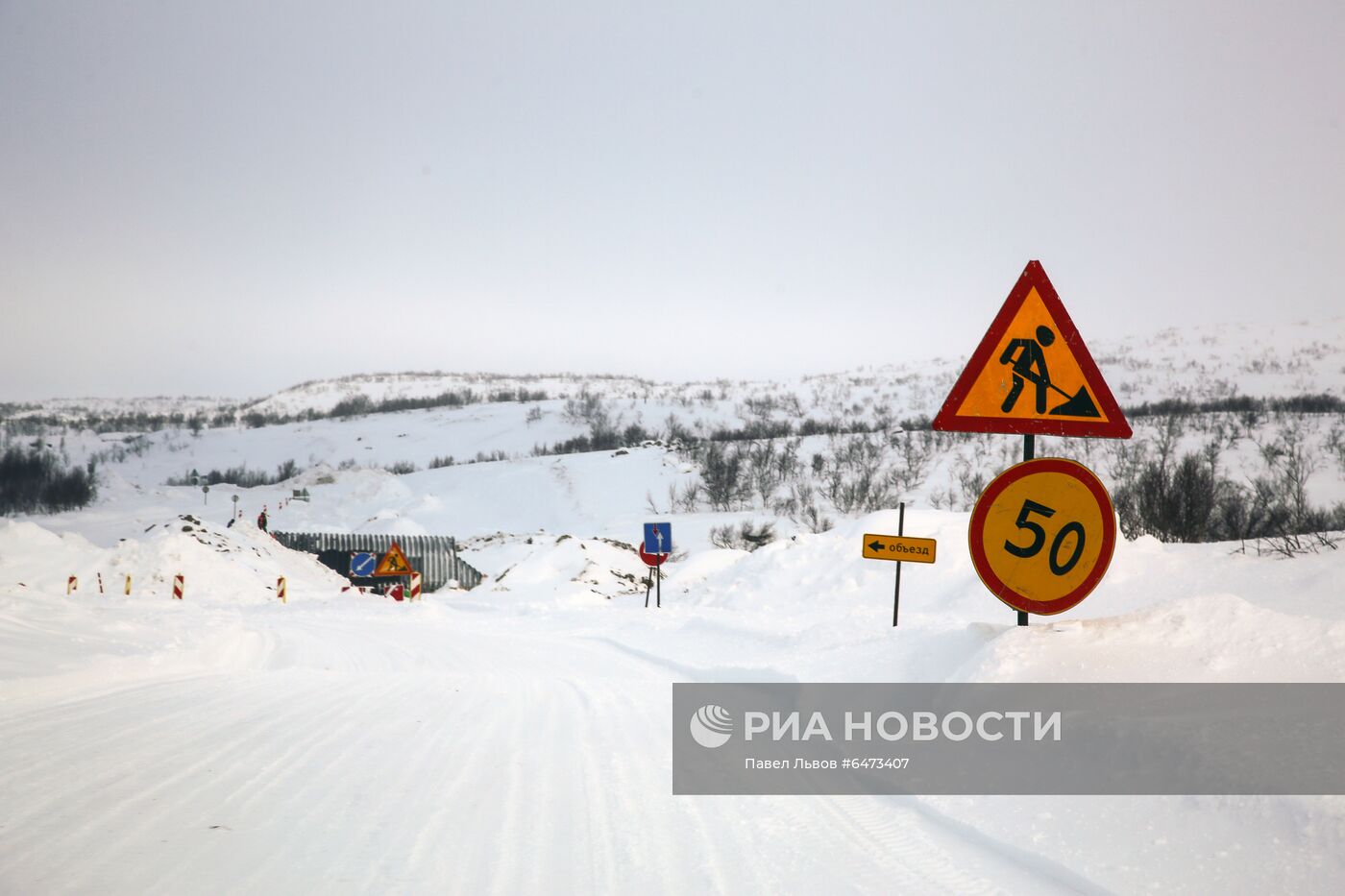 Снеговой затор у села Териберка