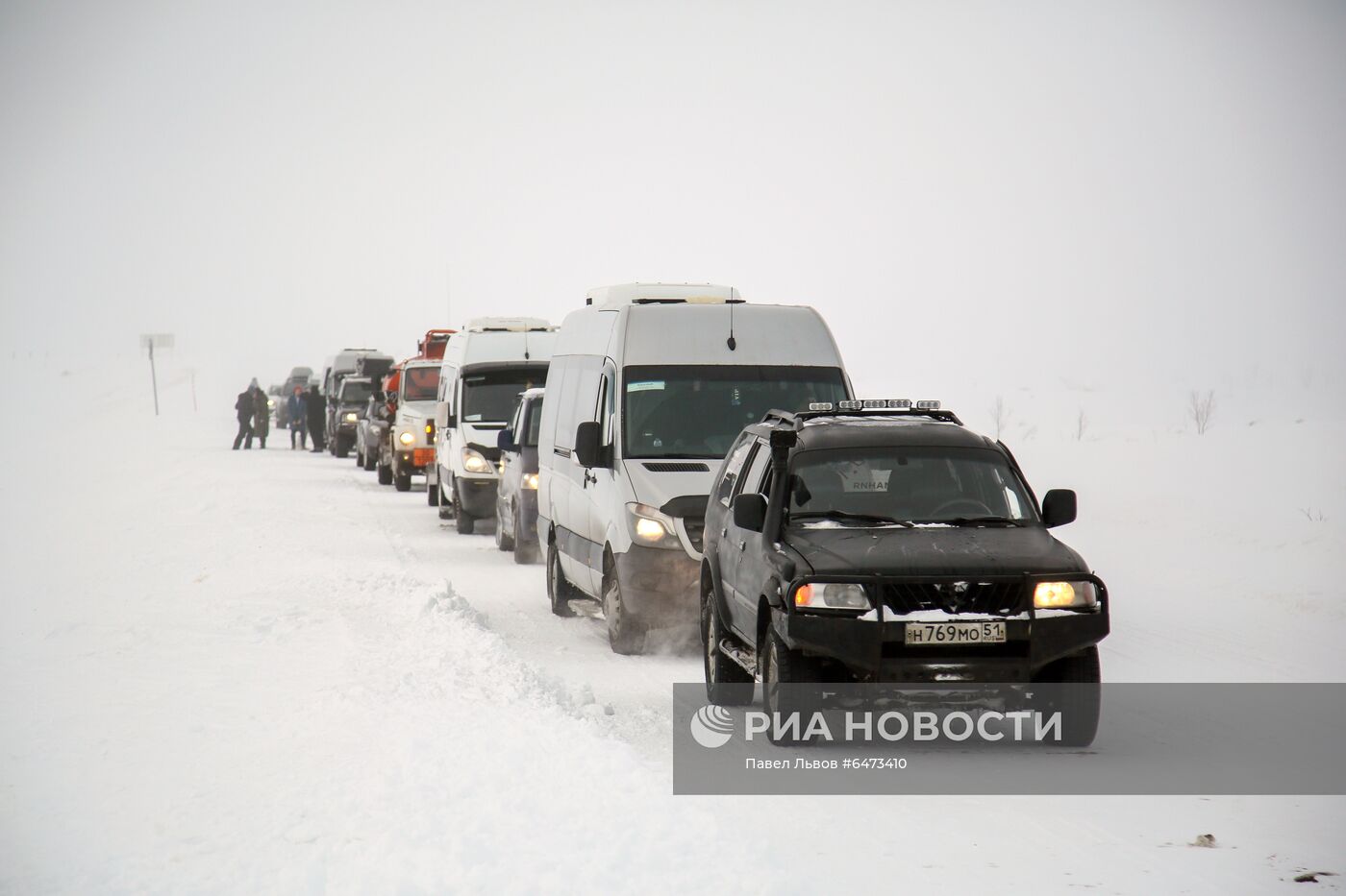 Снеговой затор у села Териберка