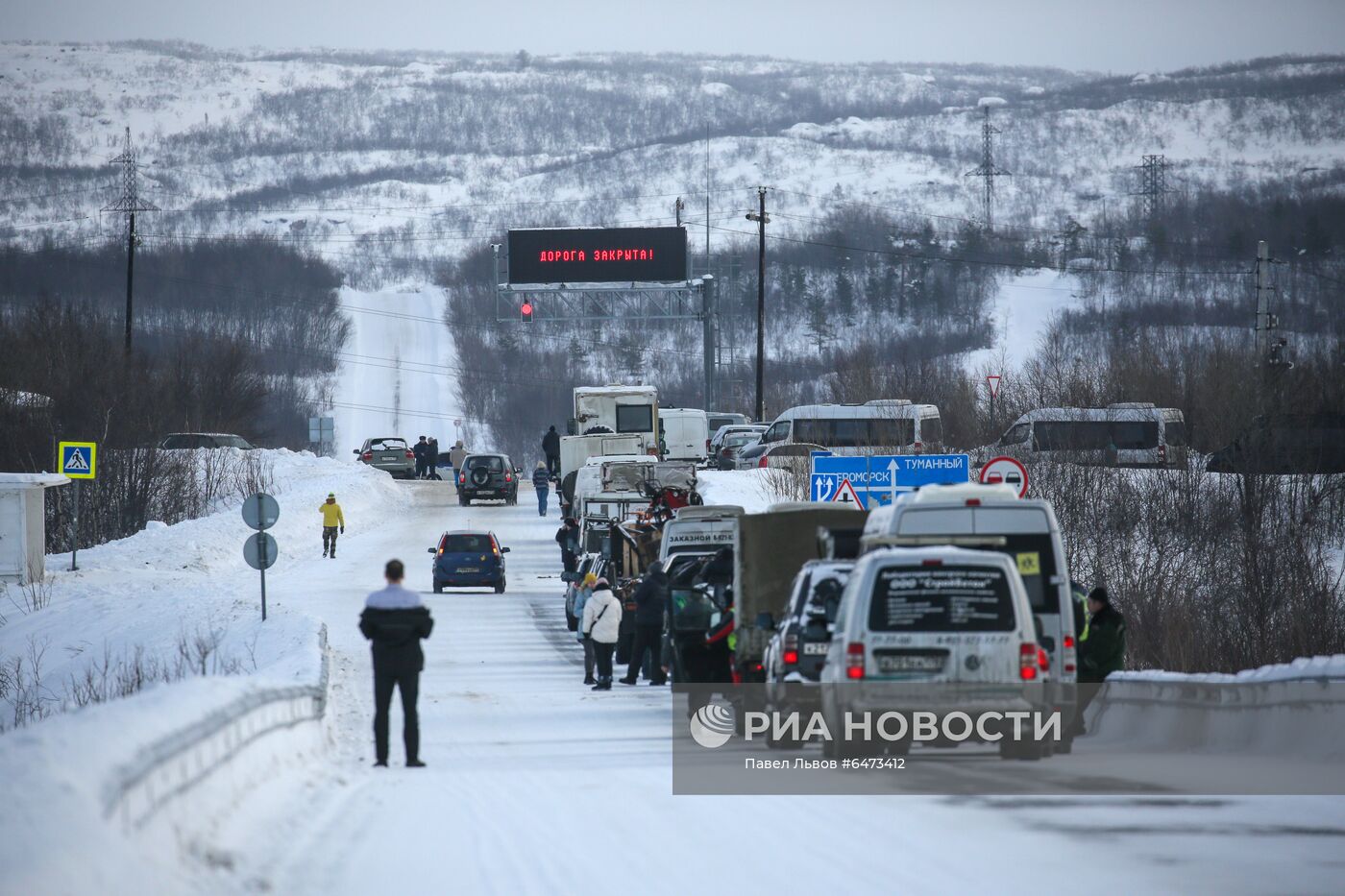 Снеговой затор у села Териберка