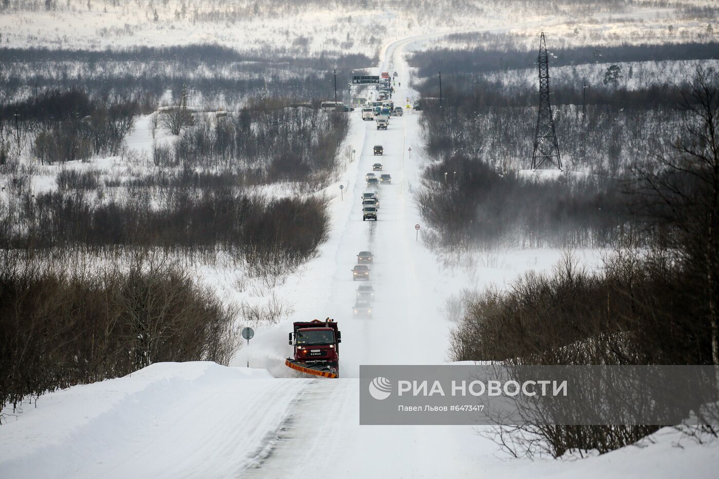 Снеговой затор у села Териберка