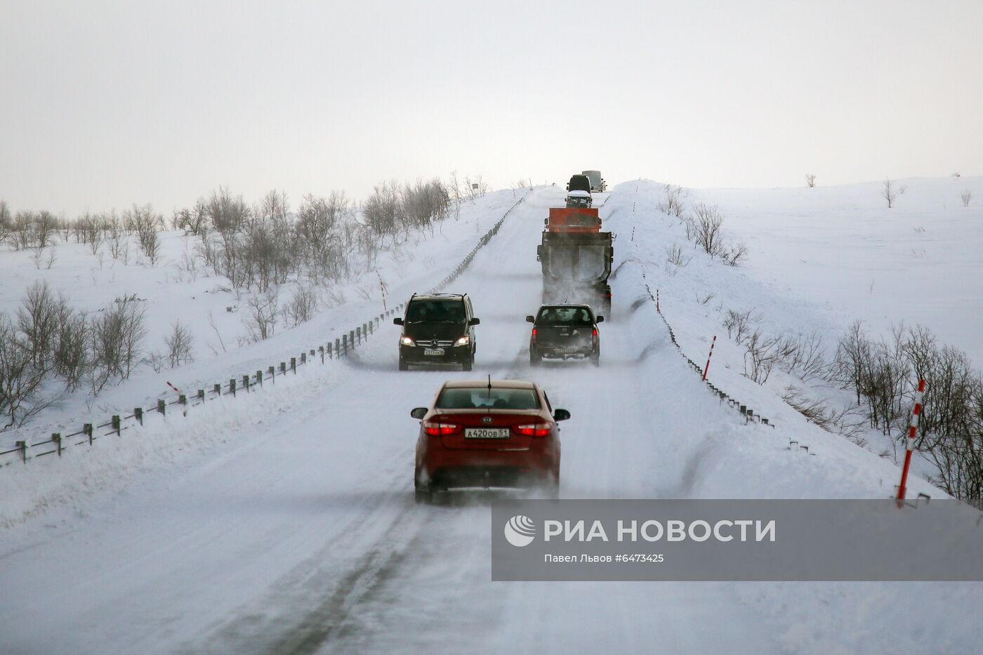 Снеговой затор у села Териберка