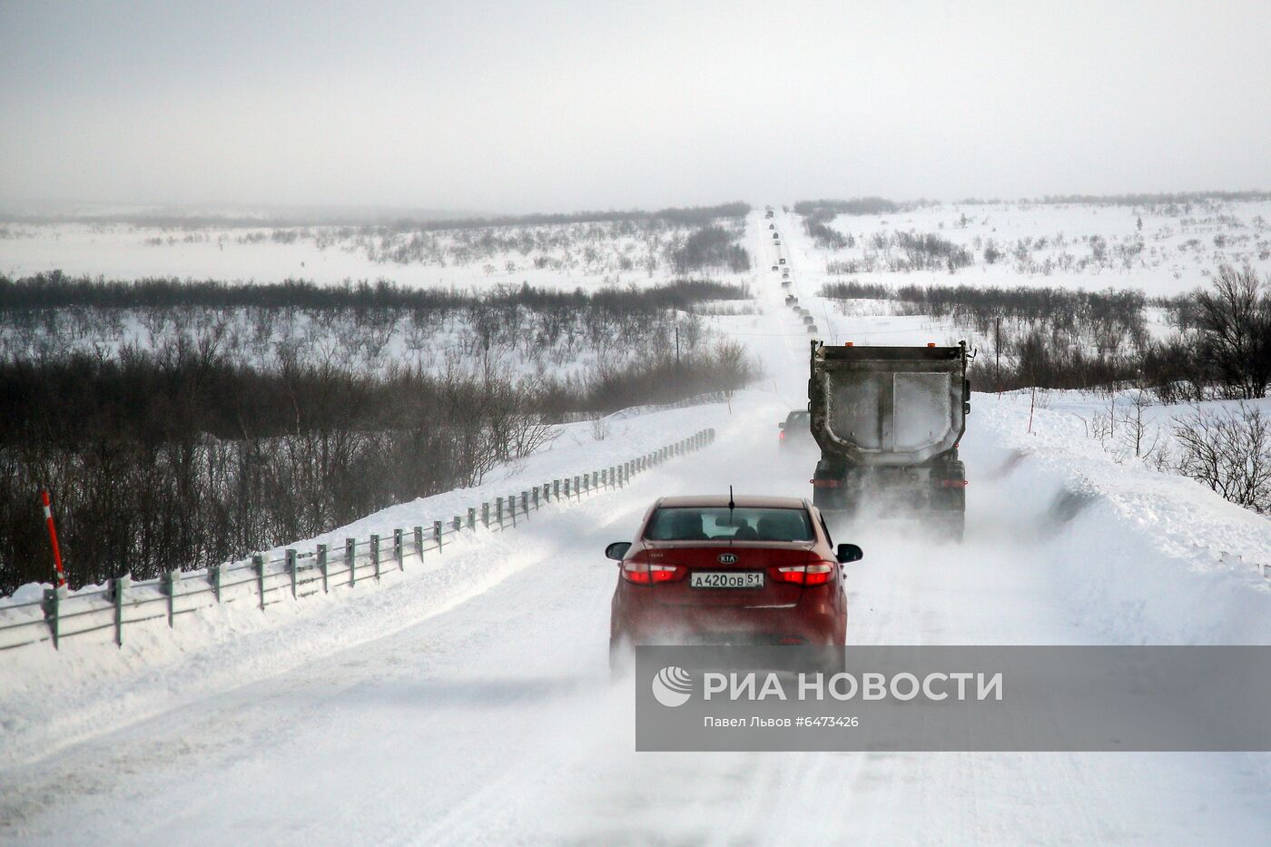 Снеговой затор у села Териберка