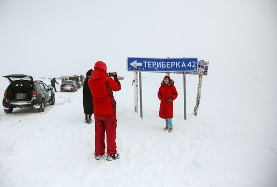 Снеговой затор у села Териберка