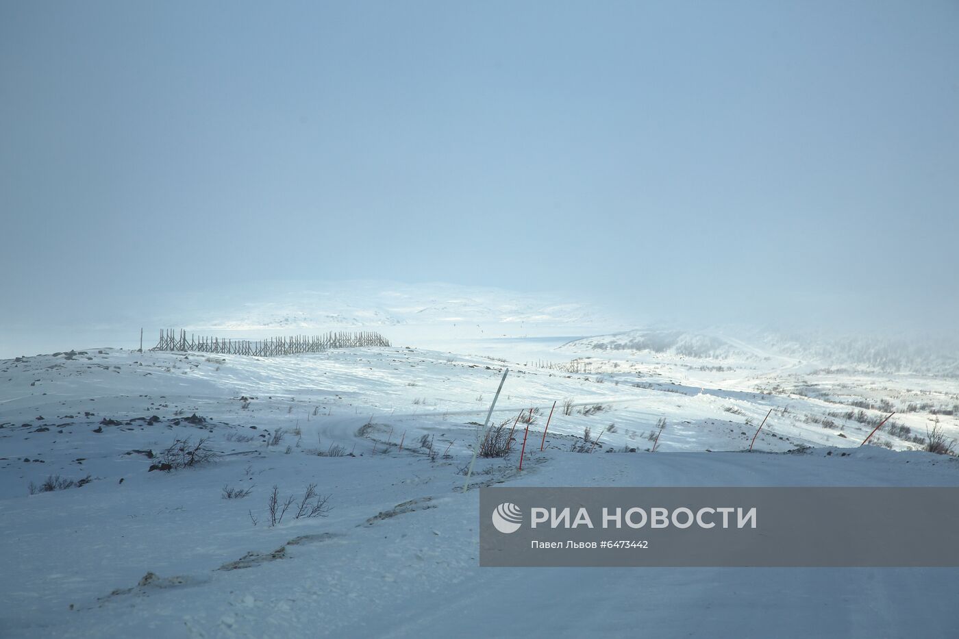 Снеговой затор у села Териберка