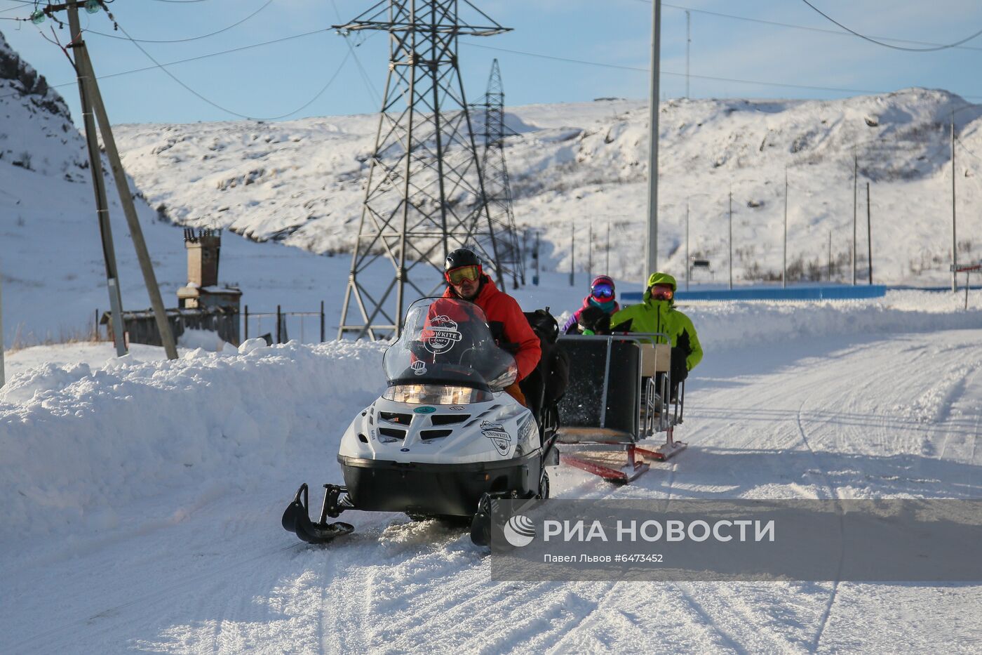 Снеговой затор у села Териберка