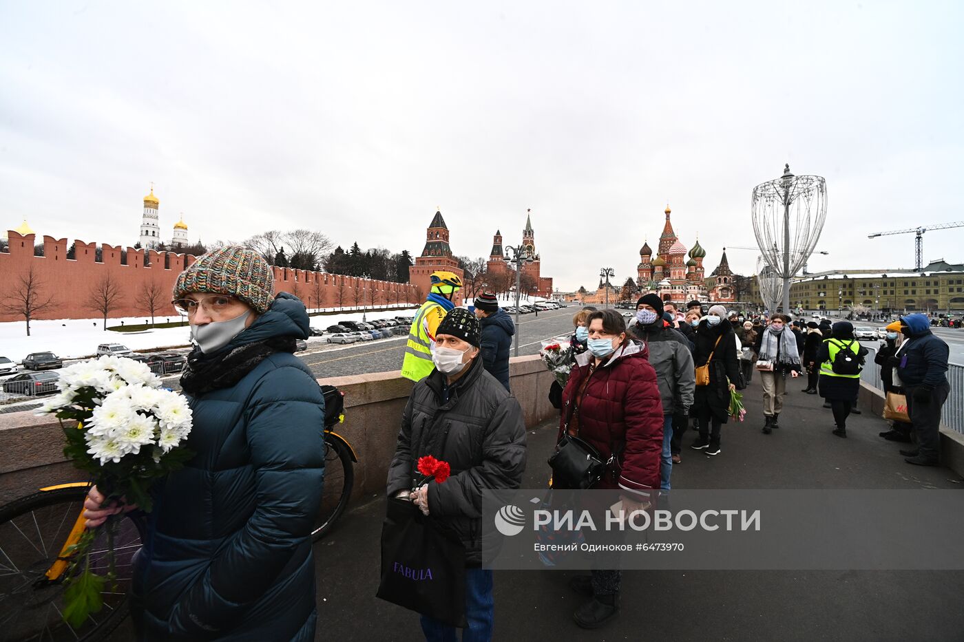 Цветы на месте гибели Б. Немцова