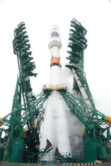 Старт РН "Союз-2.1б" с космическим аппаратом "Арктика-М"