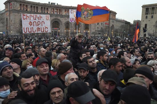 Акция сторонников премьер-министра Армении Н. Пашиняна в Ереване