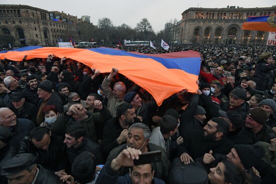Акция сторонников премьер-министра Армении Н. Пашиняна в Ереване