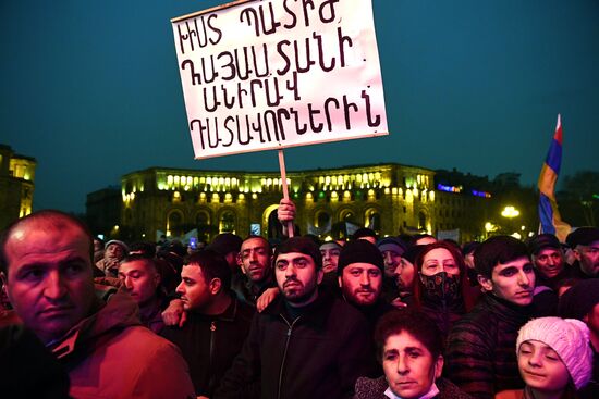 Акция сторонников премьер-министра Армении Н. Пашиняна в Ереване