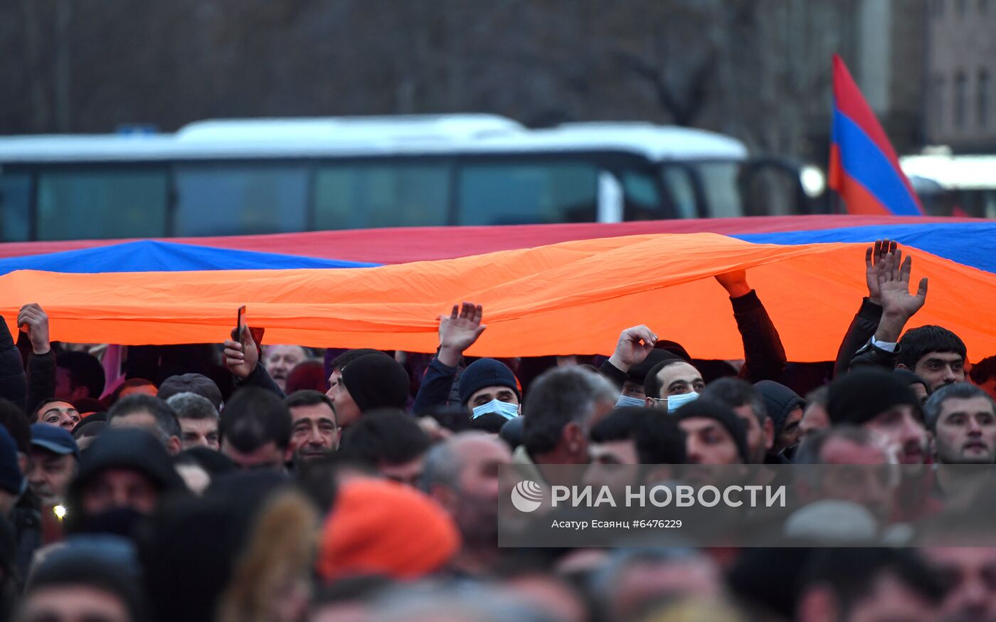 Акция сторонников премьер-министра Армении Н. Пашиняна в Ереване