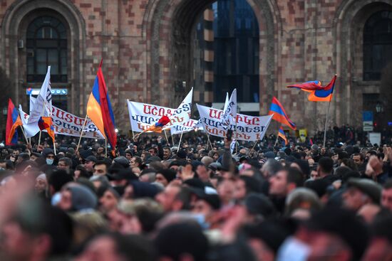 Акция сторонников премьер-министра Армении Н. Пашиняна в Ереване