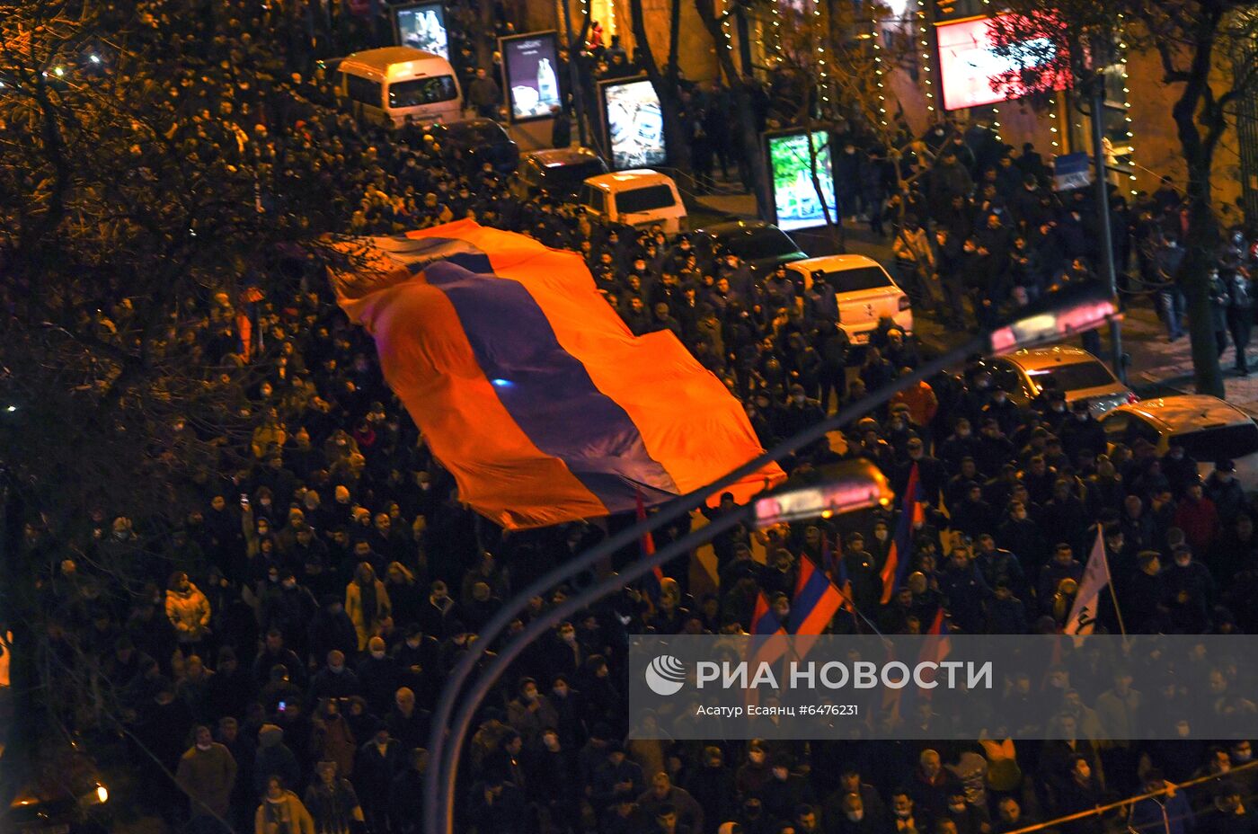 Акция сторонников премьер-министра Армении Н. Пашиняна в Ереване