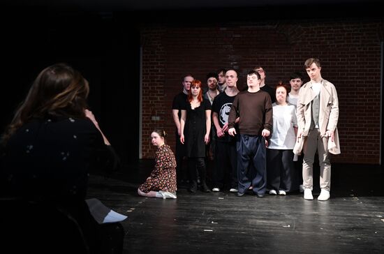 Спектакль "Безграничные диалоги 3.0" в Театре Наций