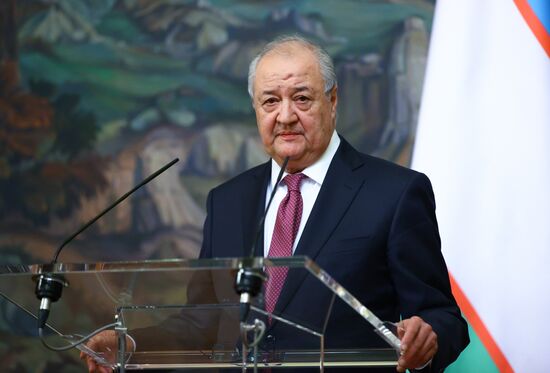 Встреча глав МИД РФ и Узбекистана С. Лаврова и А. Камилова