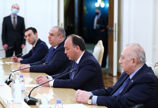 Встреча глав МИД РФ и Абхазии С. Лаврова и Д. Кове