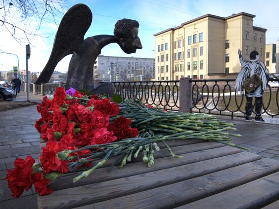 Памятник врачам "Печальный ангел" в Санкт-Петербурге