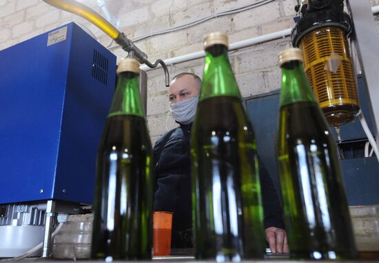 Производство льняного масла на предприятии "Экопродукт"