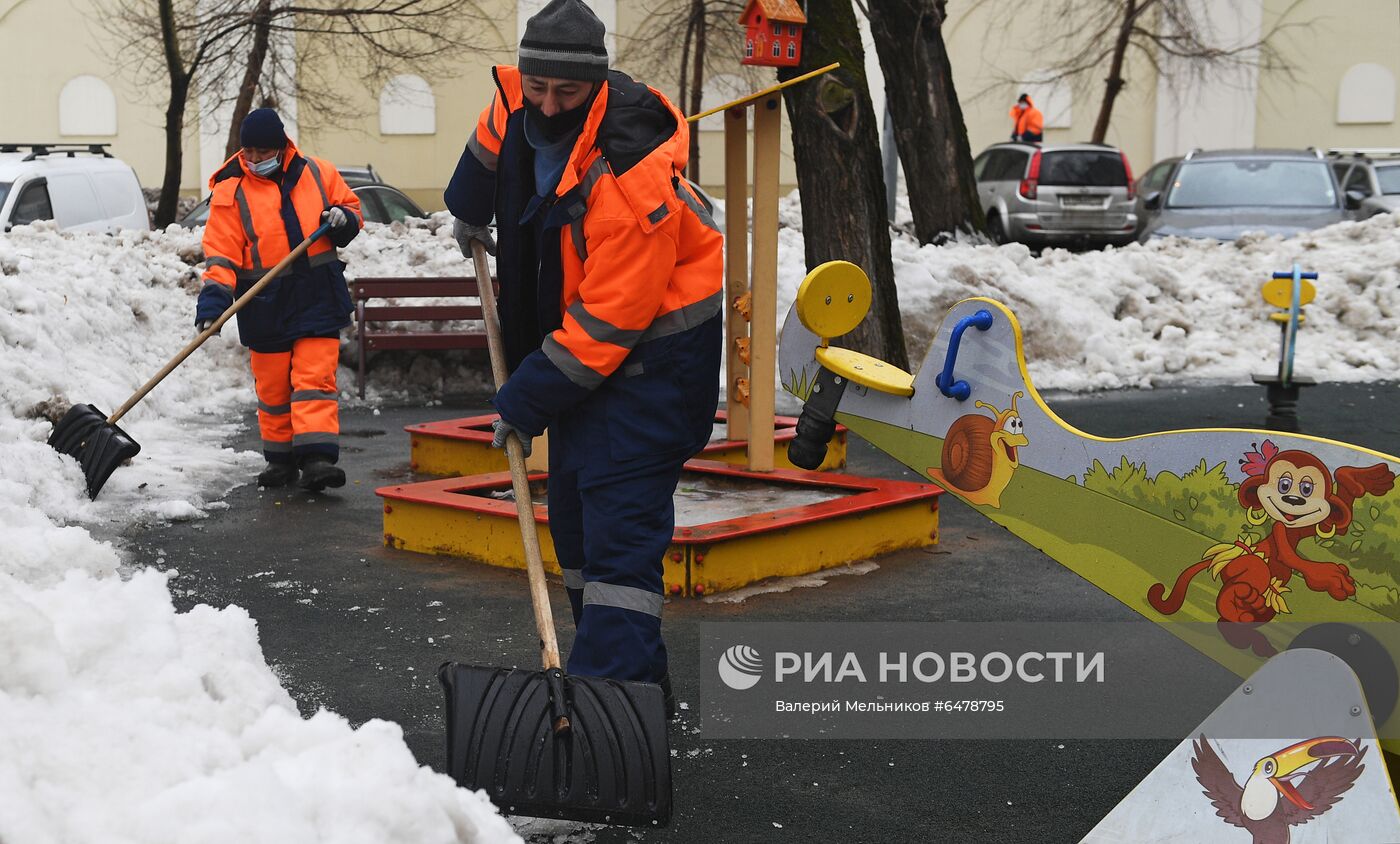 Уборка снега в Москве