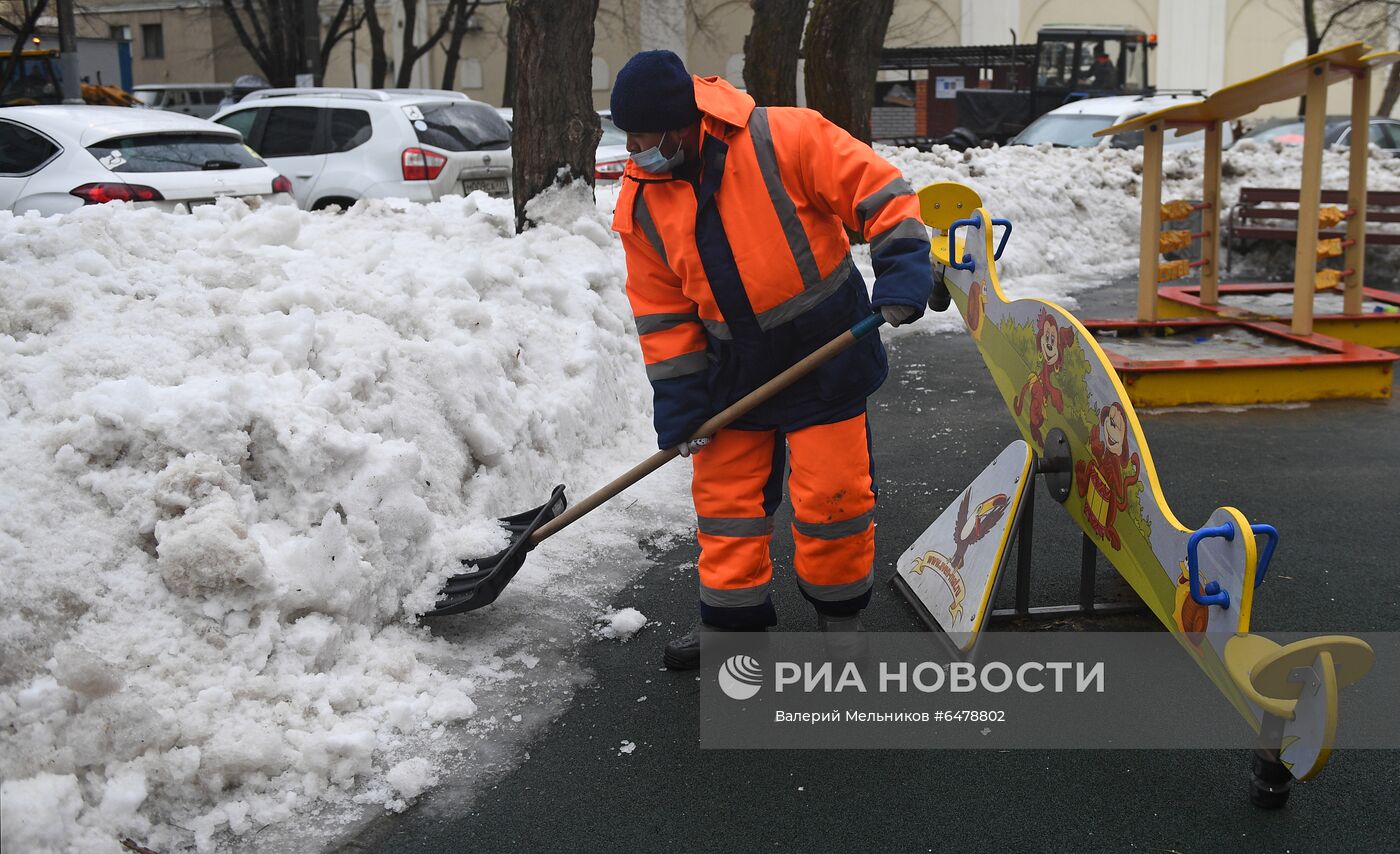 Уборка снега в Москве