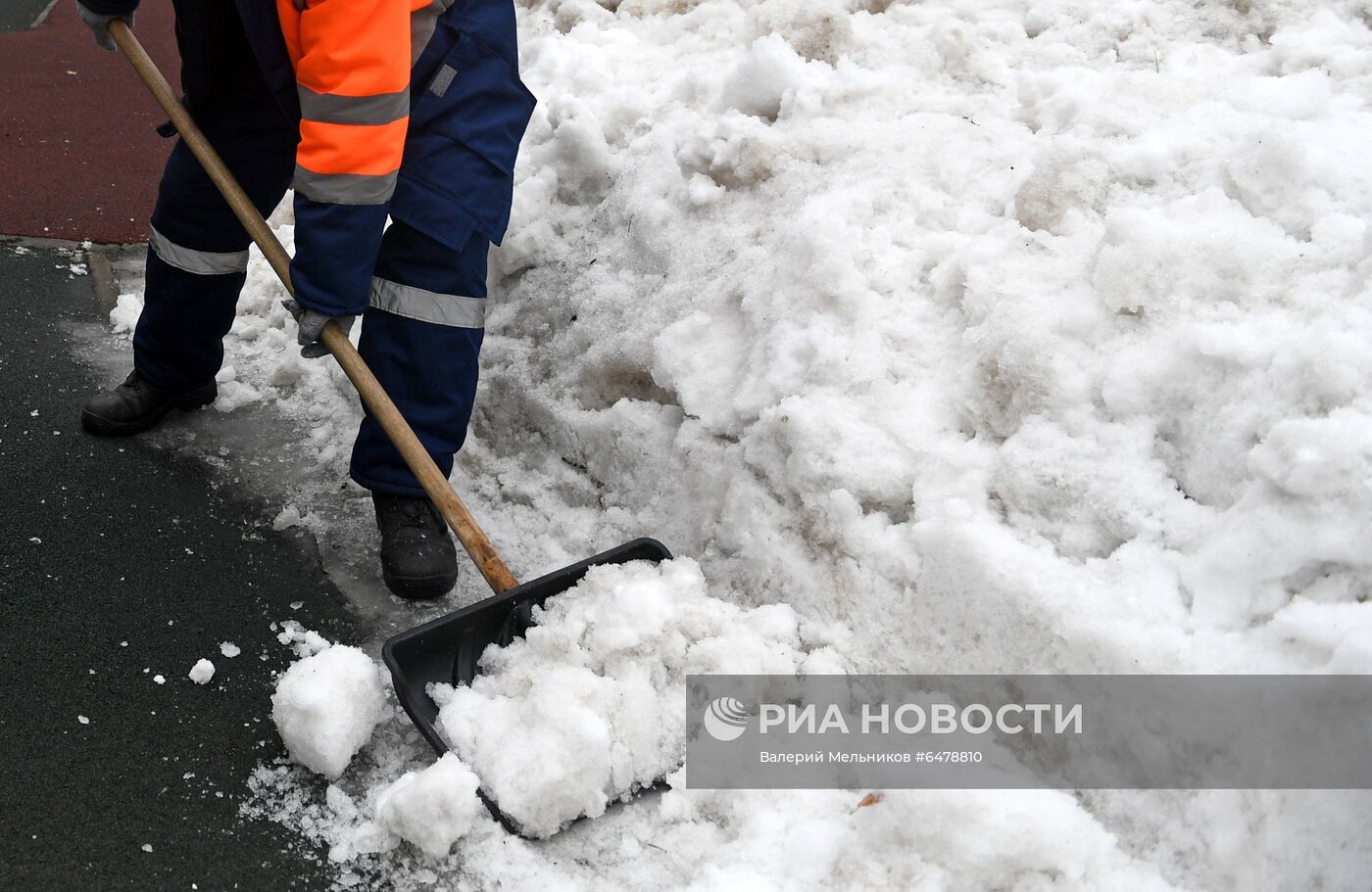 Уборка снега в Москве