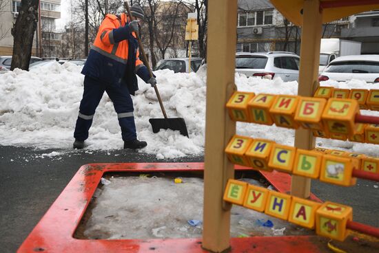 Уборка снега в Москве