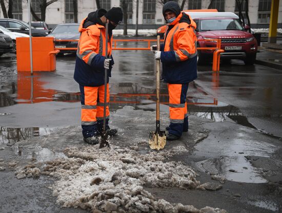 Уборка снега в Москве