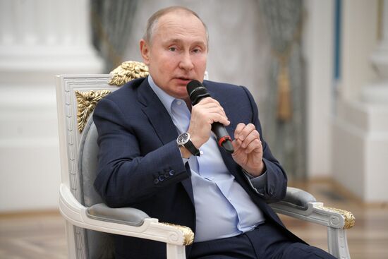 Президент РФ В. Путин встретился с участниками акции "Мы вместе"