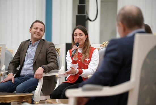 Президент РФ В. Путин встретился с участниками акции "Мы вместе"