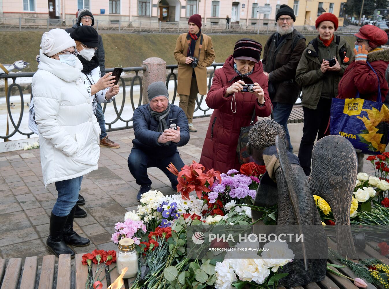 Памятник врачам "Печальный ангел" в Санкт-Петербурге 