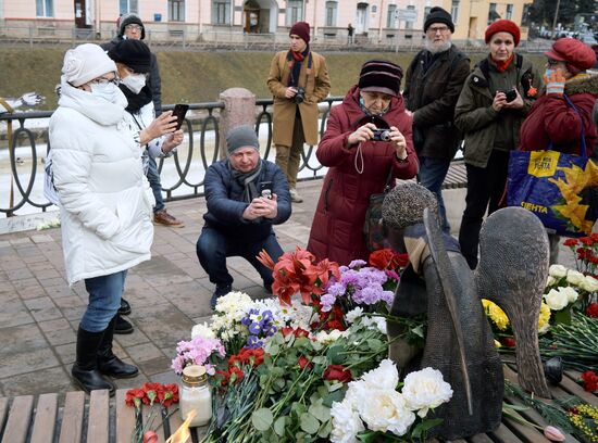 Памятник врачам "Печальный ангел" в Санкт-Петербурге 