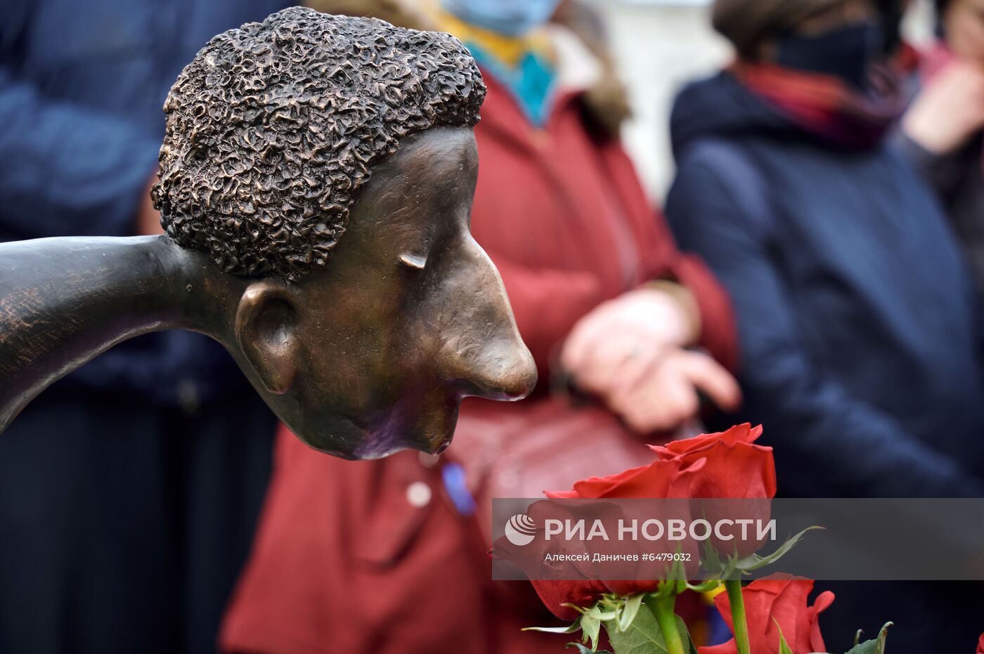 Памятник врачам "Печальный ангел" в Санкт-Петербурге 