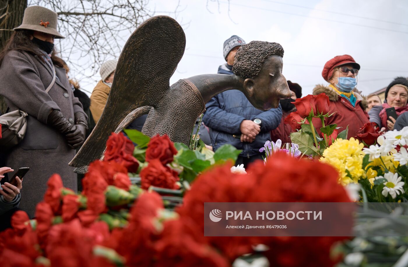 Памятник врачам "Печальный ангел" в Санкт-Петербурге 