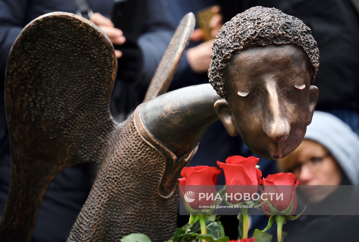 Памятник врачам "Печальный ангел" в Санкт-Петербурге 