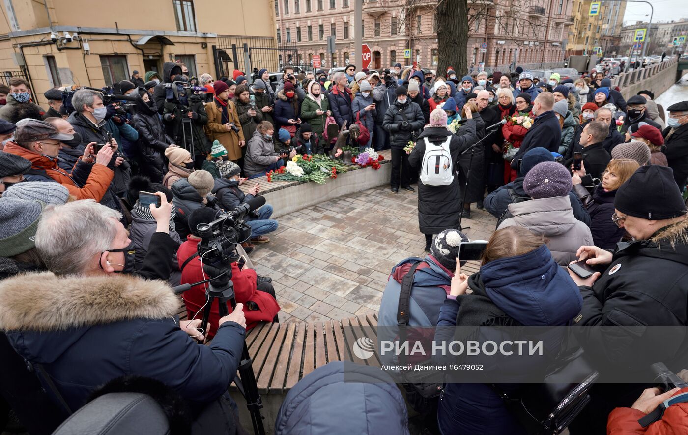 Памятник врачам "Печальный ангел" в Санкт-Петербурге 